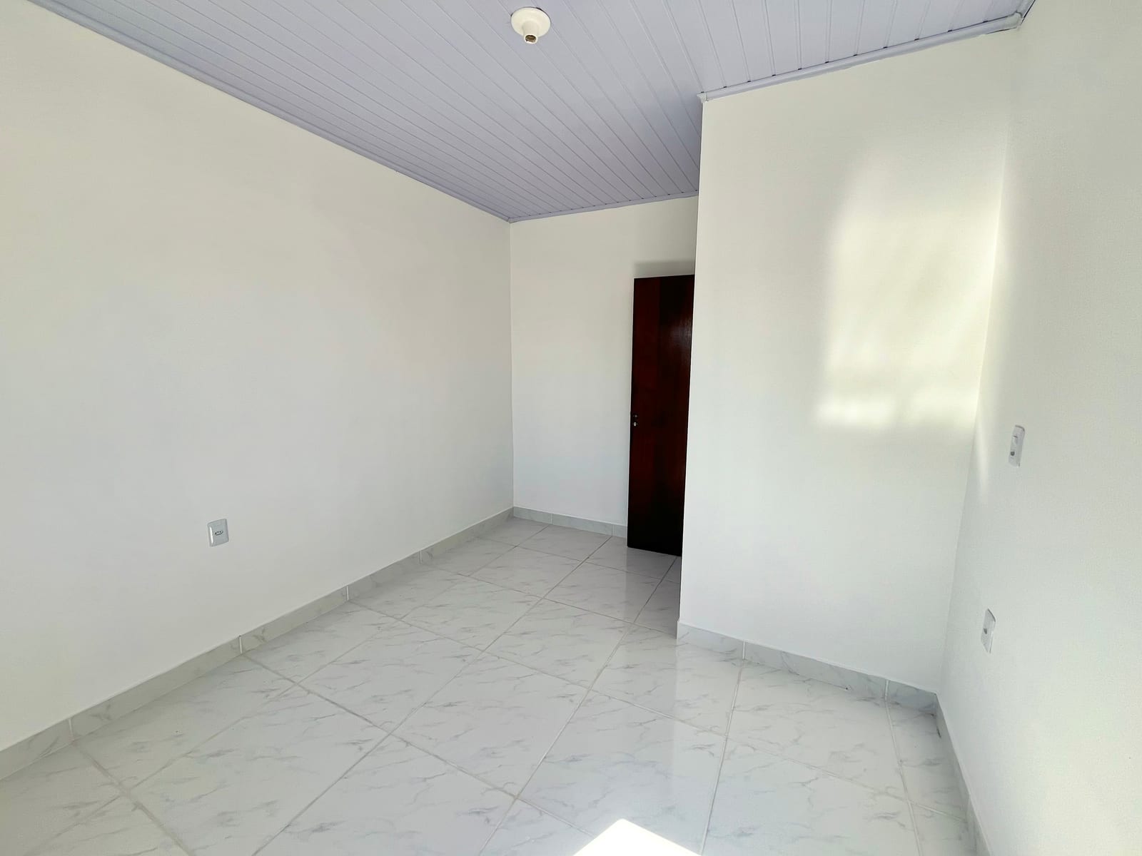 Foto do imóvel Casa 100% Reformada com Amplo Quintal no Monte Castelo