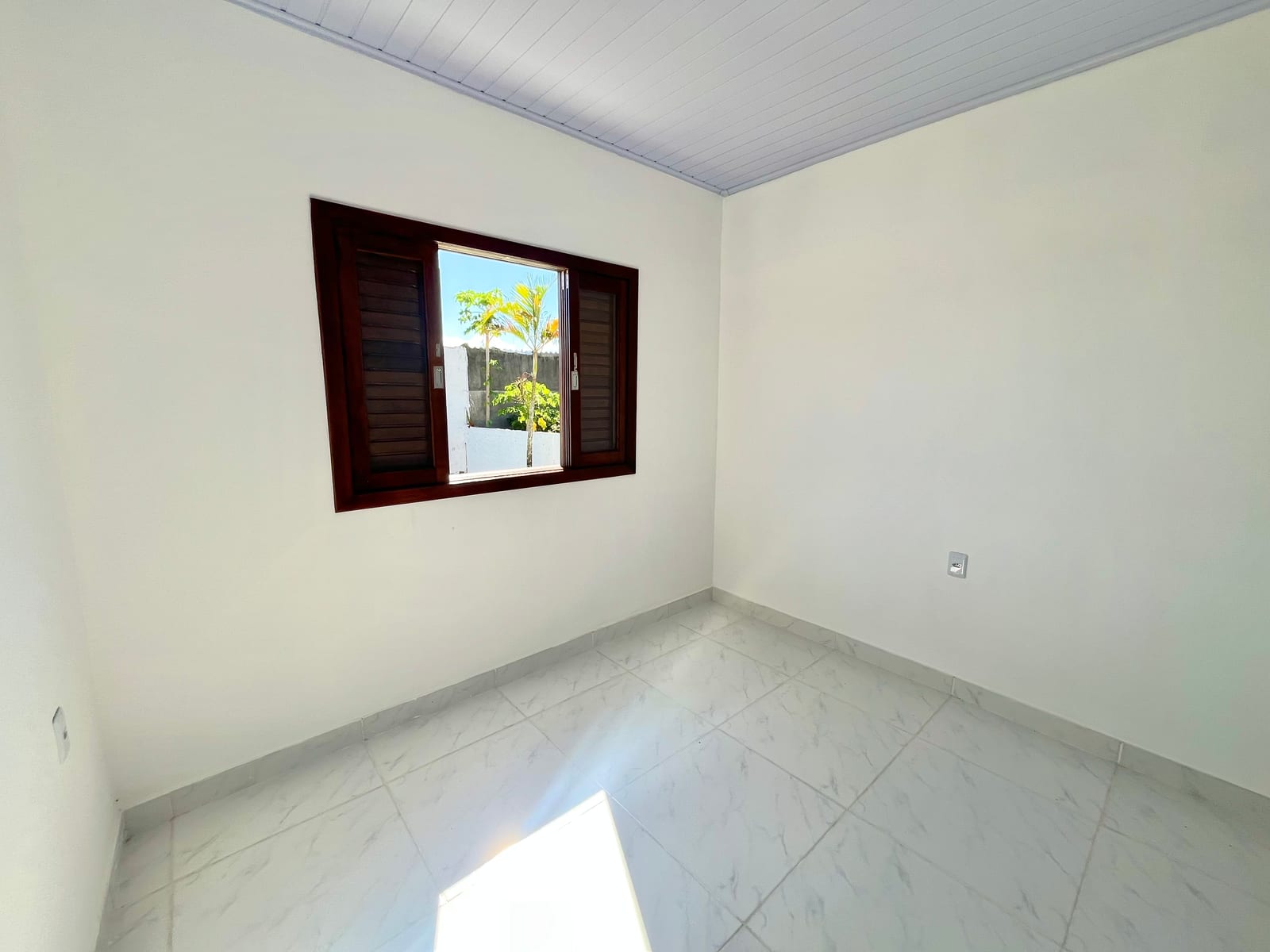 Foto do imóvel Casa 100% Reformada com Amplo Quintal no Monte Castelo