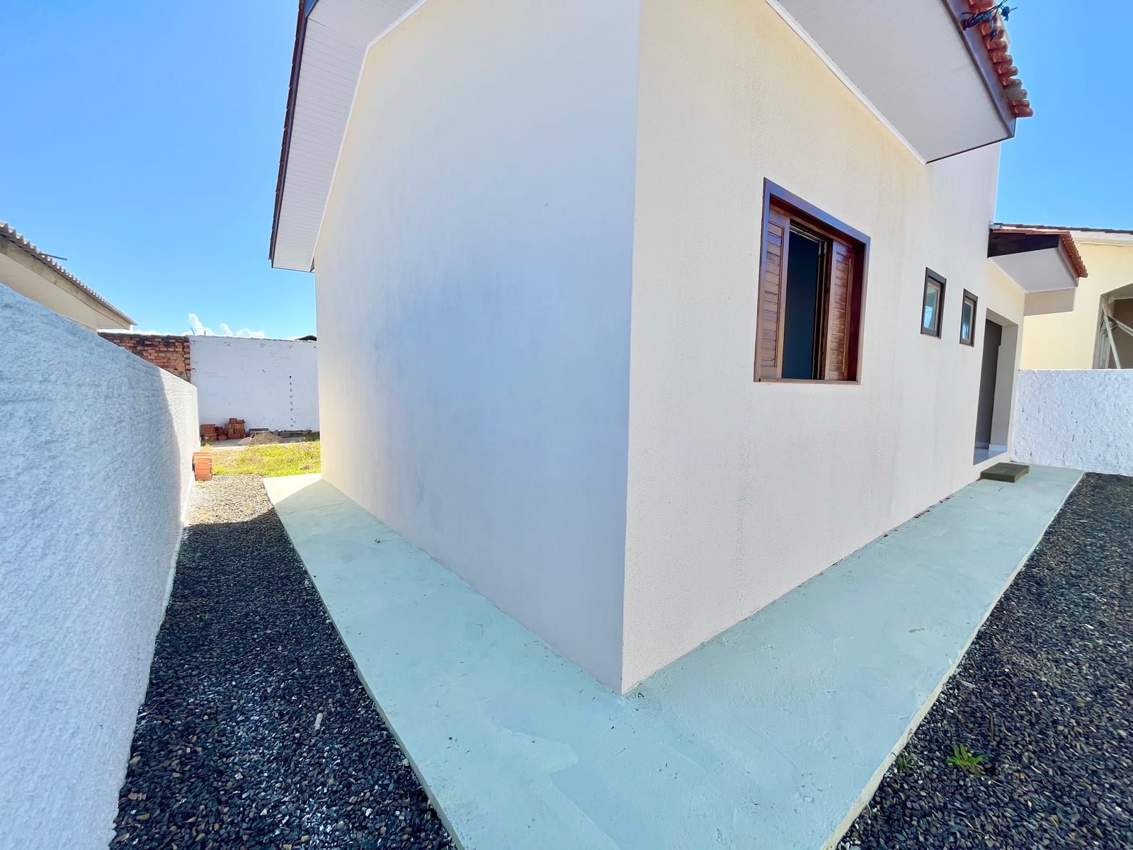 Foto do imóvel Casa 100% Reformada com Amplo Quintal no Monte Castelo