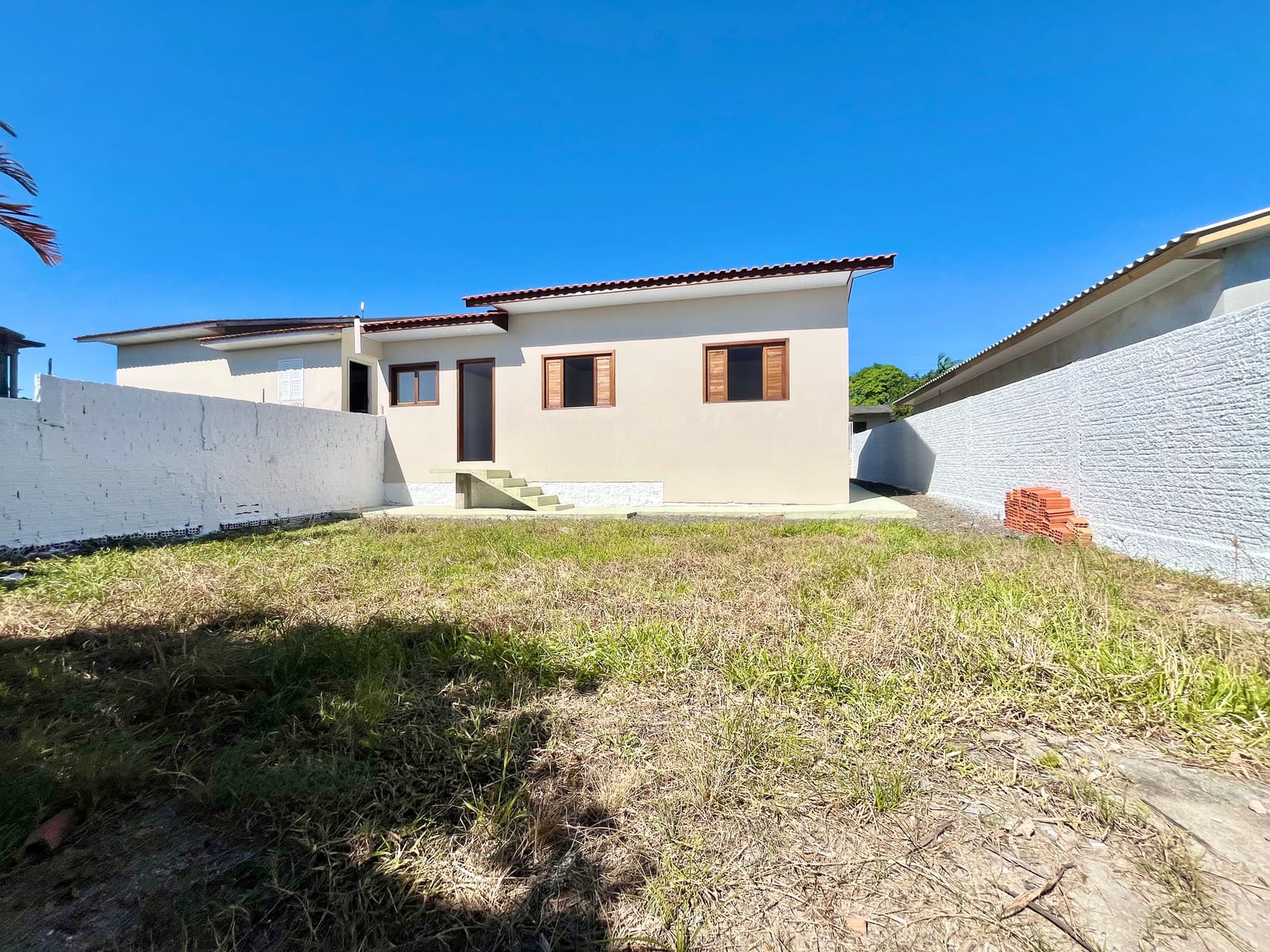 Foto do imóvel Casa 100% Reformada com Amplo Quintal no Monte Castelo