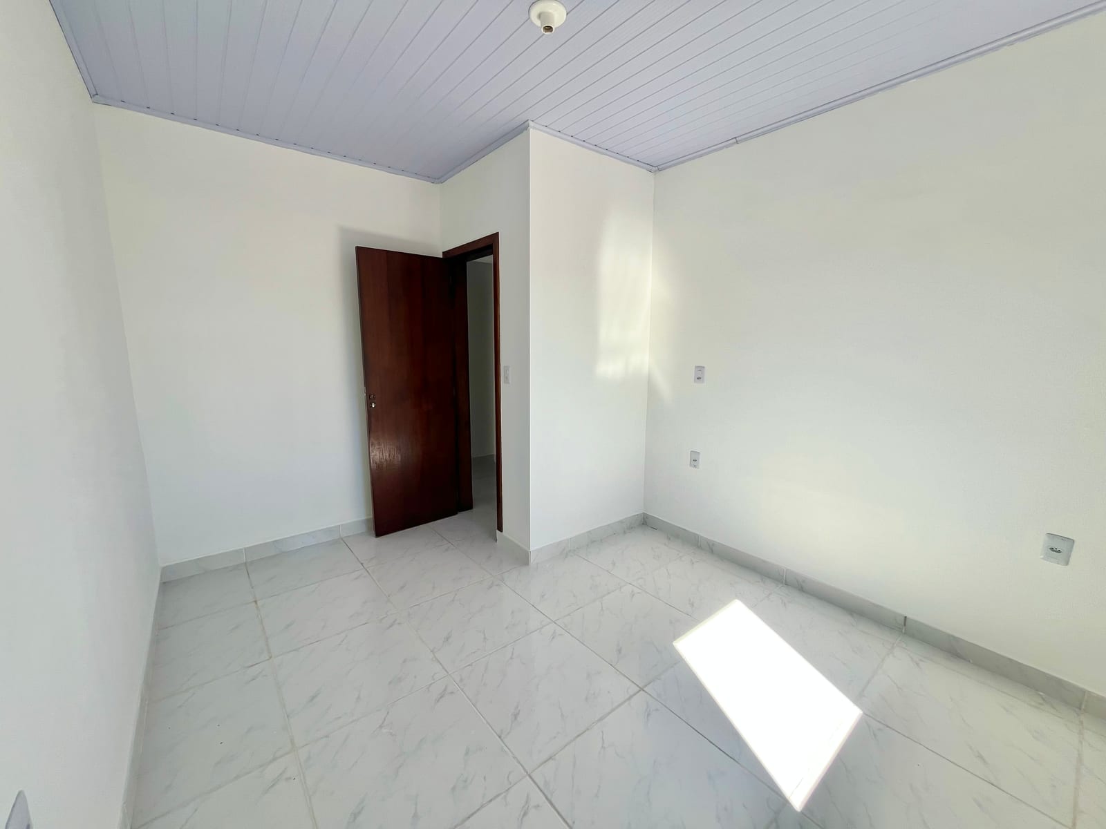 Foto do imóvel Casa 100% Reformada com Amplo Quintal no Monte Castelo