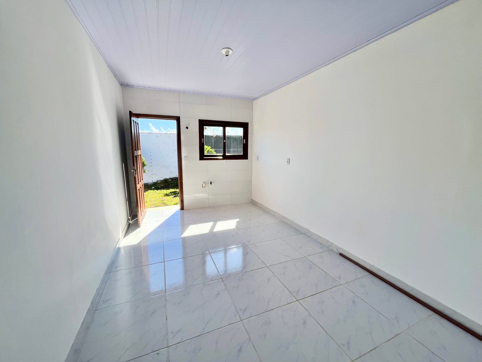 Foto do imóvel Casa 100% Reformada com Amplo Quintal no Monte Castelo