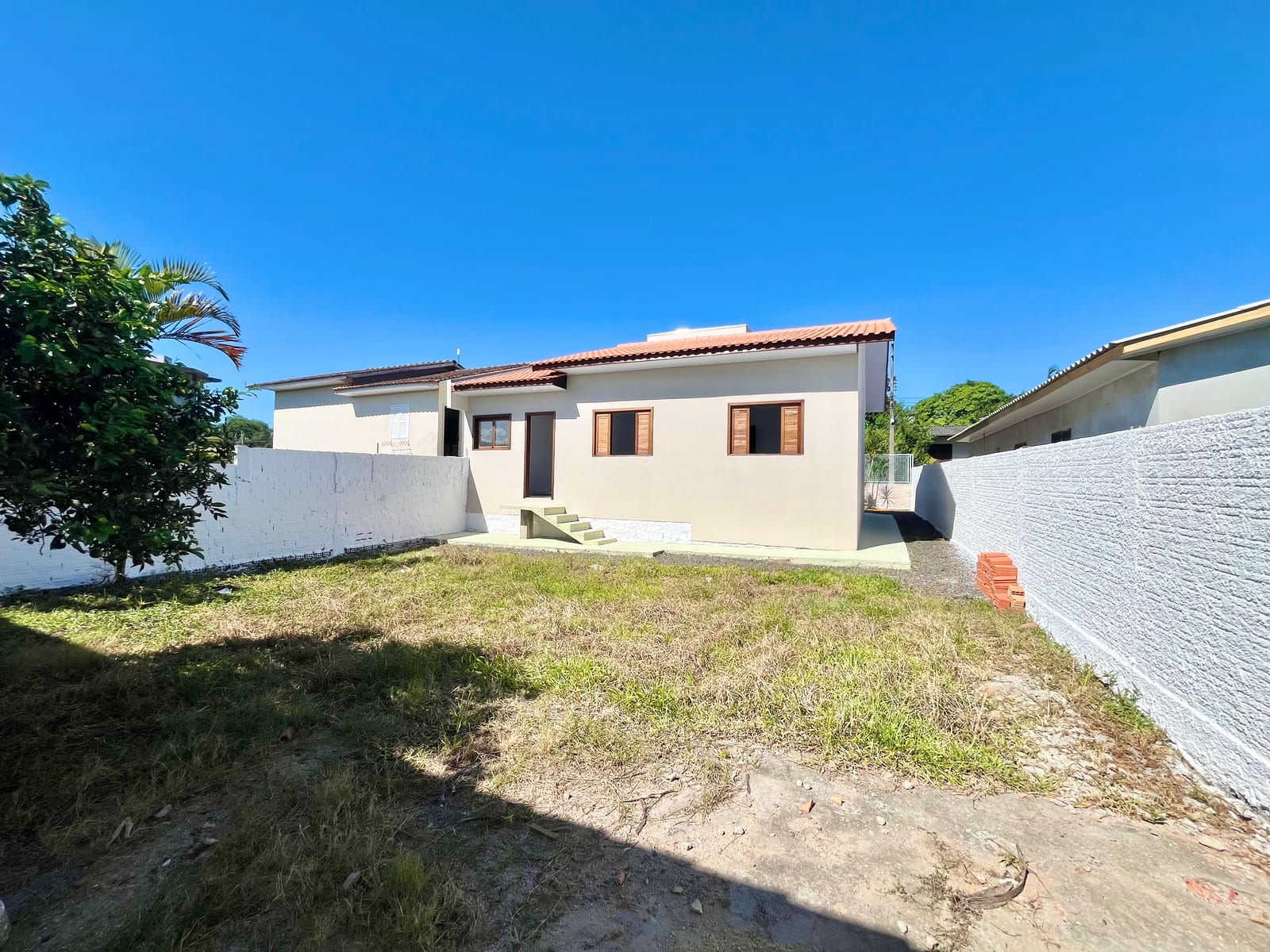 Foto do imóvel Casa 100% Reformada com Amplo Quintal no Monte Castelo
