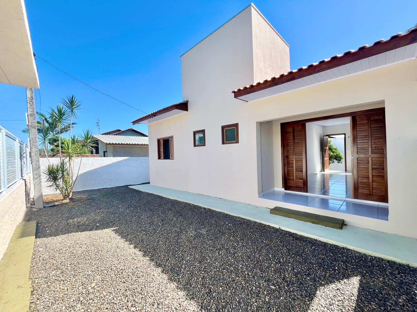 Foto do imóvel Casa 100% Reformada com Amplo Quintal no Monte Castelo